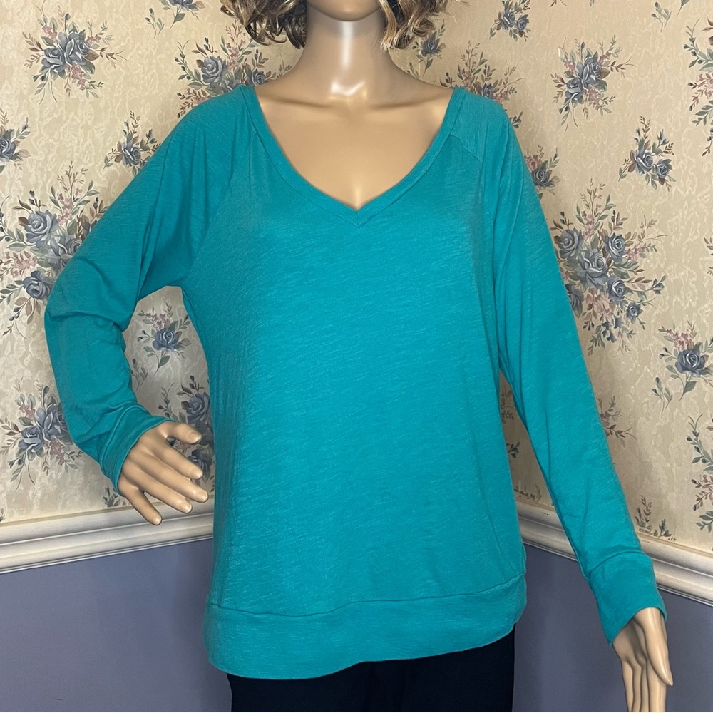 PINK Victoria's Secret Long Sleeve Vneck Turquoise Shirt, Size S